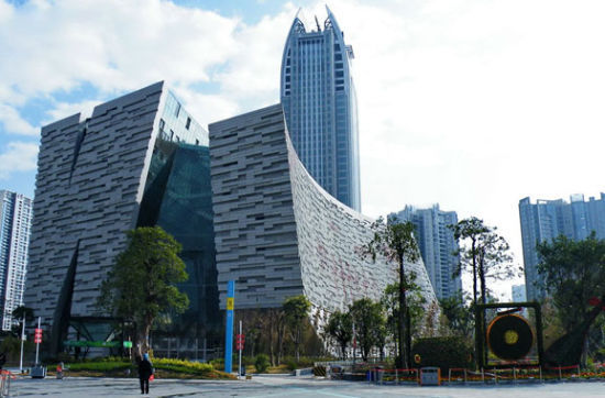 广州图书馆：国内最斜的建筑