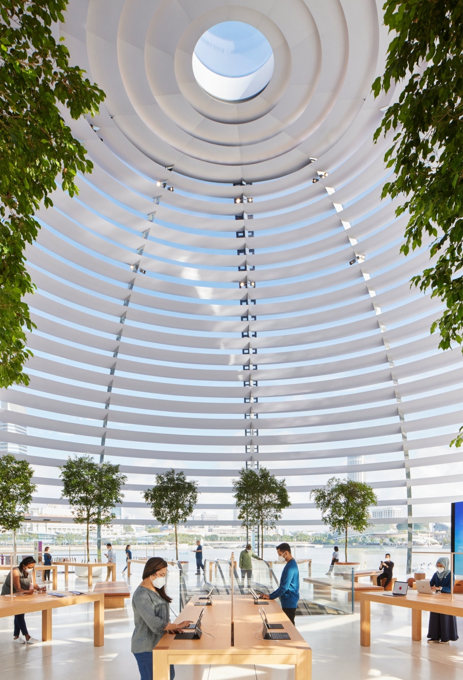 Apple 新加坡第三间零售店 全玻璃圆顶结构建筑