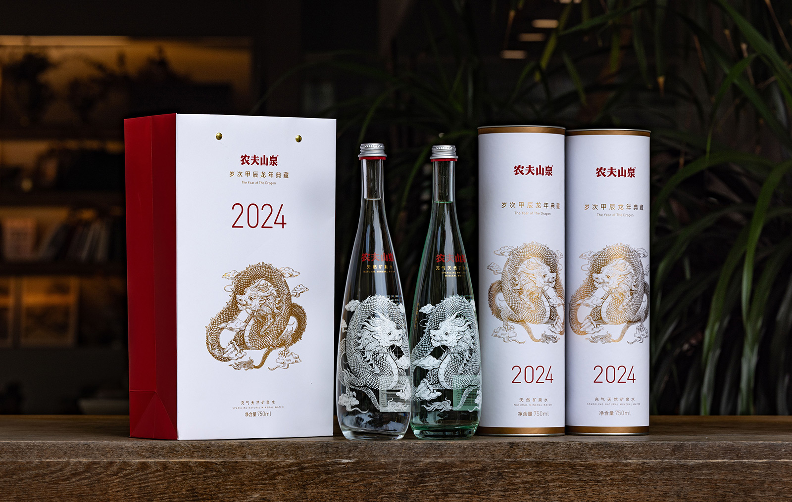 农夫山泉推出2024甲辰龙年典藏版玻璃瓶水